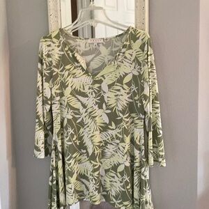 Beautiful summer Pull over TOP M $20